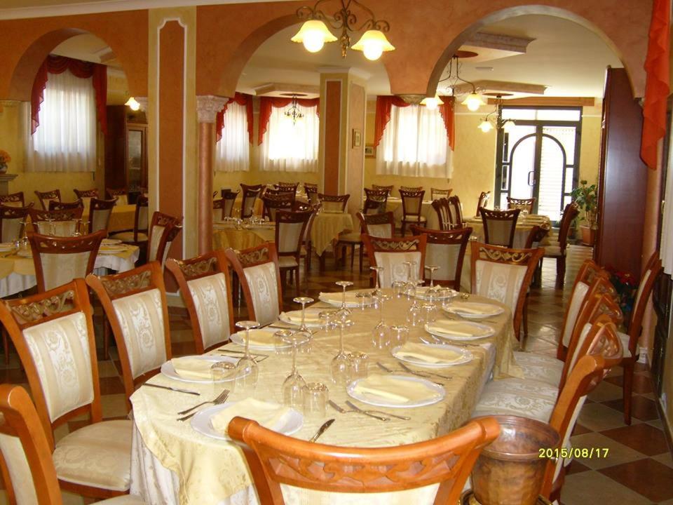 Hotel Ristorante Degli Amici Mongiana Exterior foto